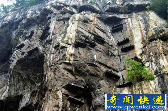 中国古代惊人墓葬方式 悬棺葬!
