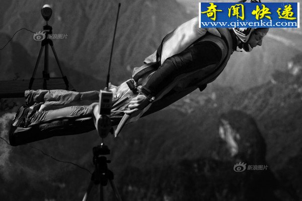 冒死的空中飞人:翼装飞行员