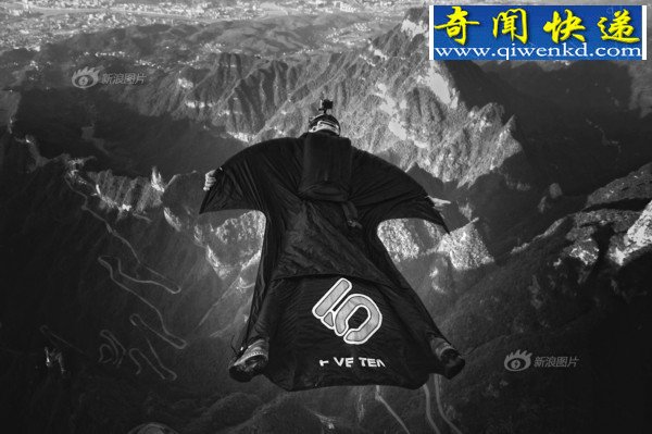 冒死的空中飞人:翼装飞行员