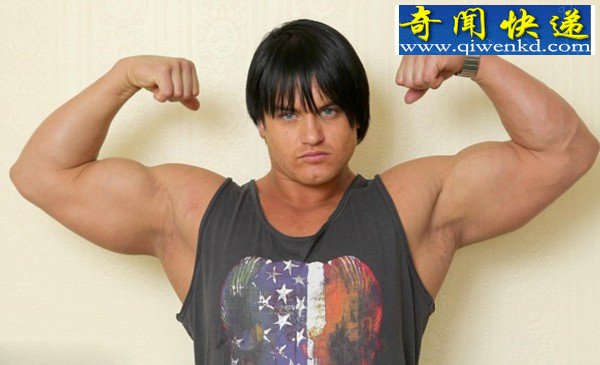 英女子注射类固醇变肌肉男