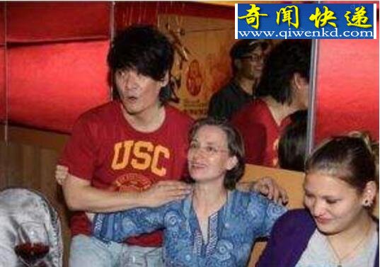 周华健老婆康粹兰,相濡以沫30年不离不弃