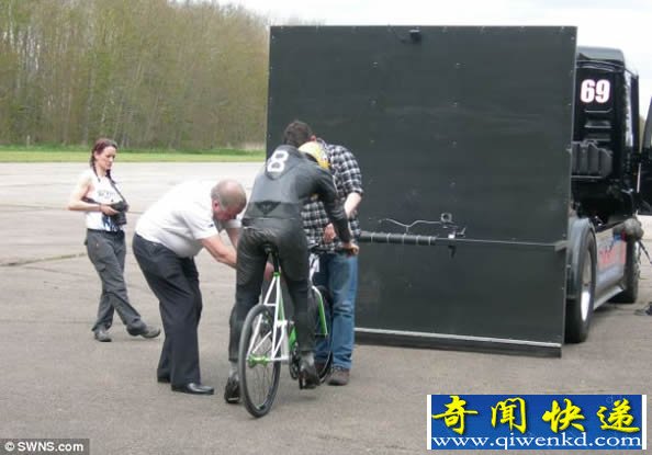 时速达112英里每小时 超级强大的自行车
