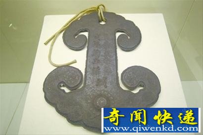 康乾龙袍首次曝光 一件用工千人耗时两年半