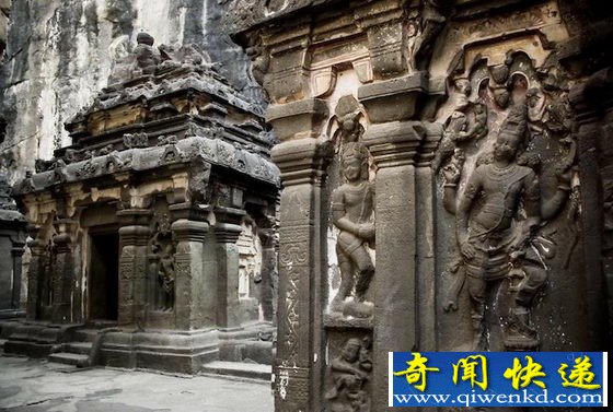 单个岩石雕出的石窟寺