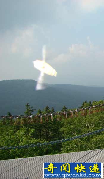 <<点击浏览上一张 传黑龙江凤凰山现UFO 警方核实中(图)