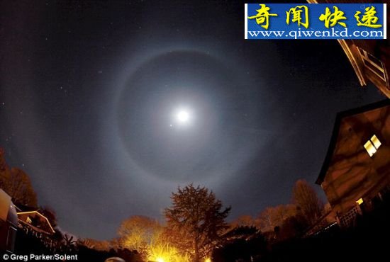 观天爱好者格雷格-帕克教授捕捉到罕见的“月晕”奇观,这种视觉效果是由空气里的数百万个冰晶折射月光造成的。57岁的帕克说,他从孩童时代开始观天,以前仅观测到一次月晕奇观 英国天文爱好者捕捉到罕见月晕奇观(图)