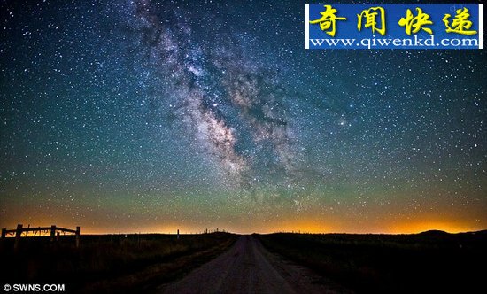 天文学家揭秘银河系真实色彩 犹如雪花般洁白