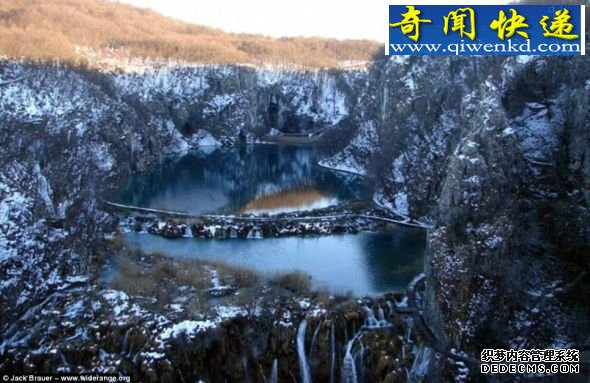 冬天这个公园被白雪覆盖后,场面显得异常壮观 探访克罗地亚最美瀑布:沉积物形成天然堤坝