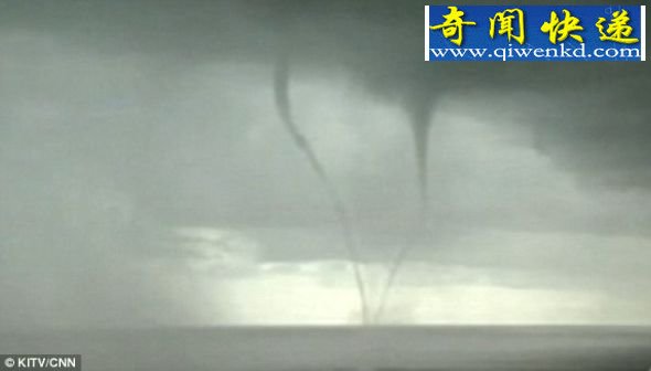 旋风在河流、湖泊或者海洋上发生时,就会形成龙卷风。 美国夏威夷出现双龙吸水龙卷风罕见奇观