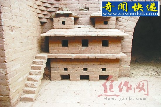 图为镶嵌在墓壁上的砖砌式“楼阁”