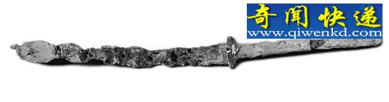 东汉崖墓柳叶铁剑沉睡1800年