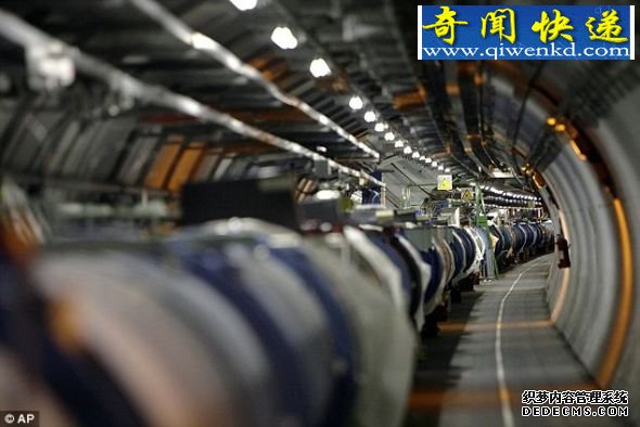 如果被证明是正确的,这一发现将撼动物理学的基石和爱因斯坦的狭义相对论。这一理论提出了一个著名方程式,也就是E=mc2 (图)英物理学家冷嘲微中子超光速发现