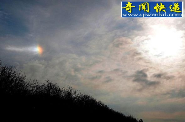 摄影师亚当•加森幸运地捕捉到这一令人惊异的现象,将其称之为“我曾经见过的最美丽的东西”。 英摄影师拍到罕见冰彩虹曾疑为UFO
