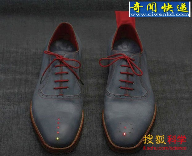 设计师发明GPS定位鞋:轻敲鞋跟可前往目的地(图)
