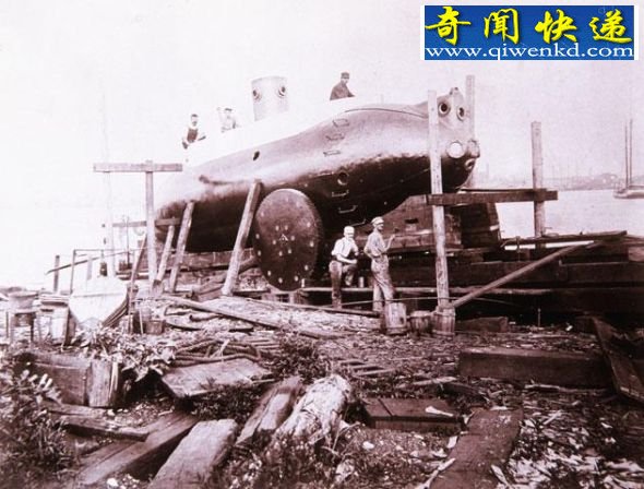 潜艇 来自科幻小说的十大发明:潜艇,直升机,原子能,火箭。。。(图)