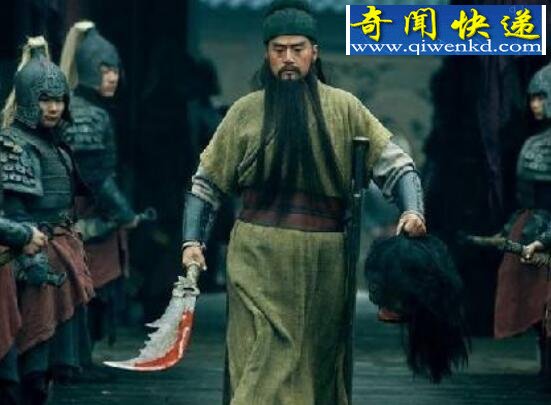 关羽的武器是什么,青龙偃月刀(由1780滴青龙血铸就)