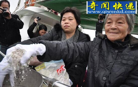 实拍海葬图片,骨灰撒大海情意留人间