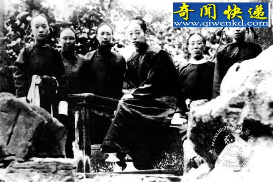 清朝凌迟处死犯人图片,承受能力差者勿入(太血腥)
