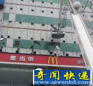 二七广场墙缝女尸