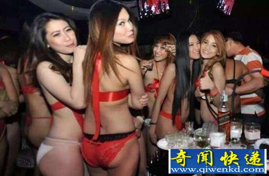 泰国红灯区糜烂不堪,美女跪地给你口(一条龙服务)
