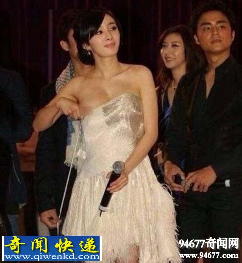 娱乐圈女明星走光大合集,杨幂的胸罩脱落看光光