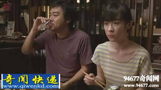 霍思燕的胸那么大竟然是假的,隆了一个下垂的胸
